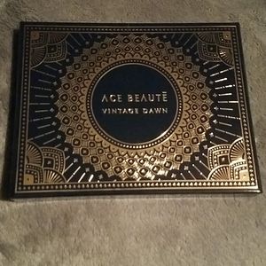 Ace Beaute Vintage Dawn Eyeshadow palette